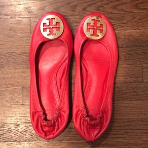 Tory Burch logo flats in red
